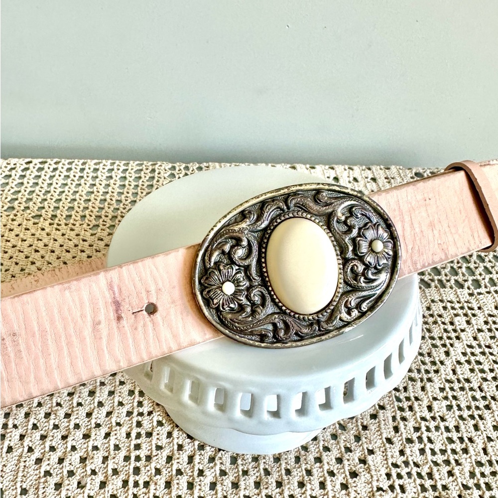 Pink leather belt with silver tone Western style buckle. Women's Size XL - Picture 5 of 11